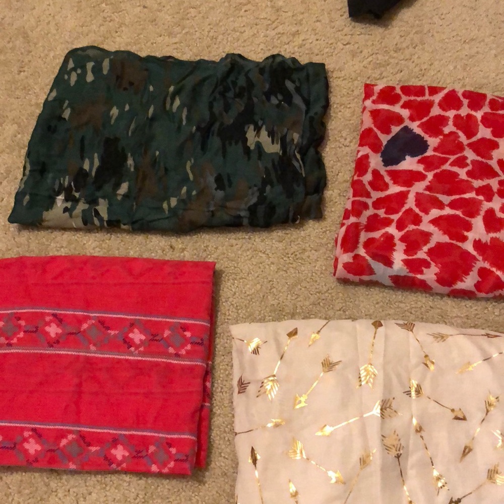 Bundle of 4 beautiful scarves!